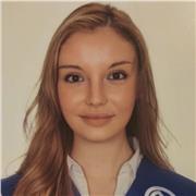 Profesora de química imparte clases de física y química a alumnos de ESO y de química a alumnos de bachillerato y selectividad